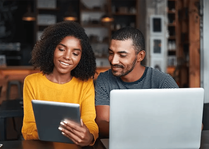 Couple-on-tablet-laptop