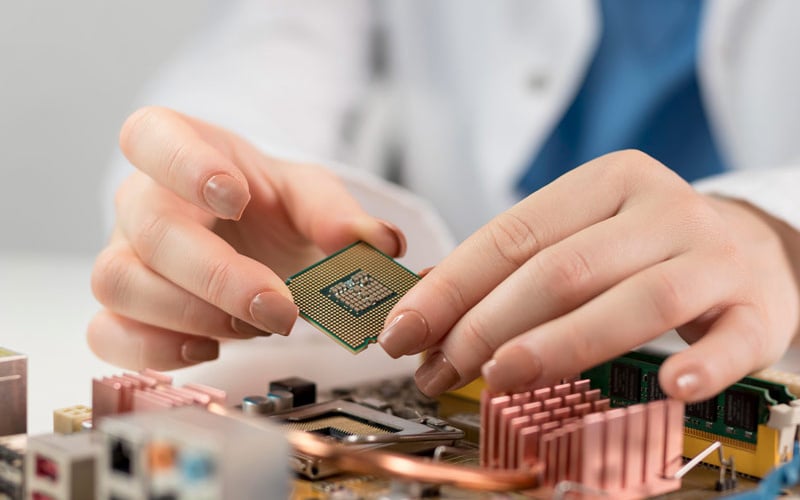 close-up-researcher-holding-chip-1